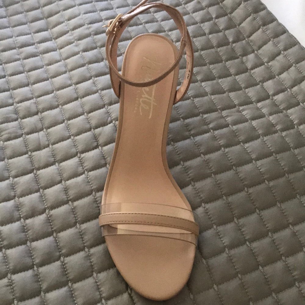 Nannette Lepore nude sandal with heel and charm